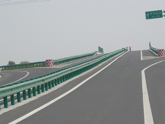 衡阳高速公路护栏的材质与规格